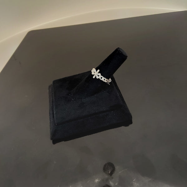 Beautiful silver Tie ring