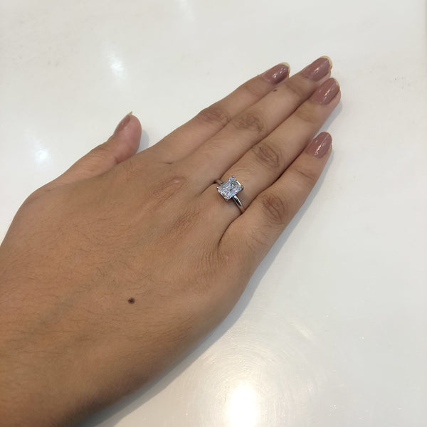 Diomond look silver ring